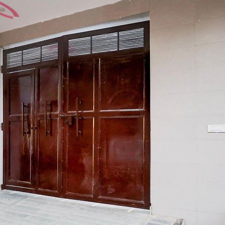 Hotel The Arrow Near Paschim Vihar Delhi  Esterno foto