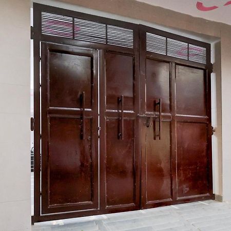Hotel The Arrow Near Paschim Vihar Delhi  Esterno foto