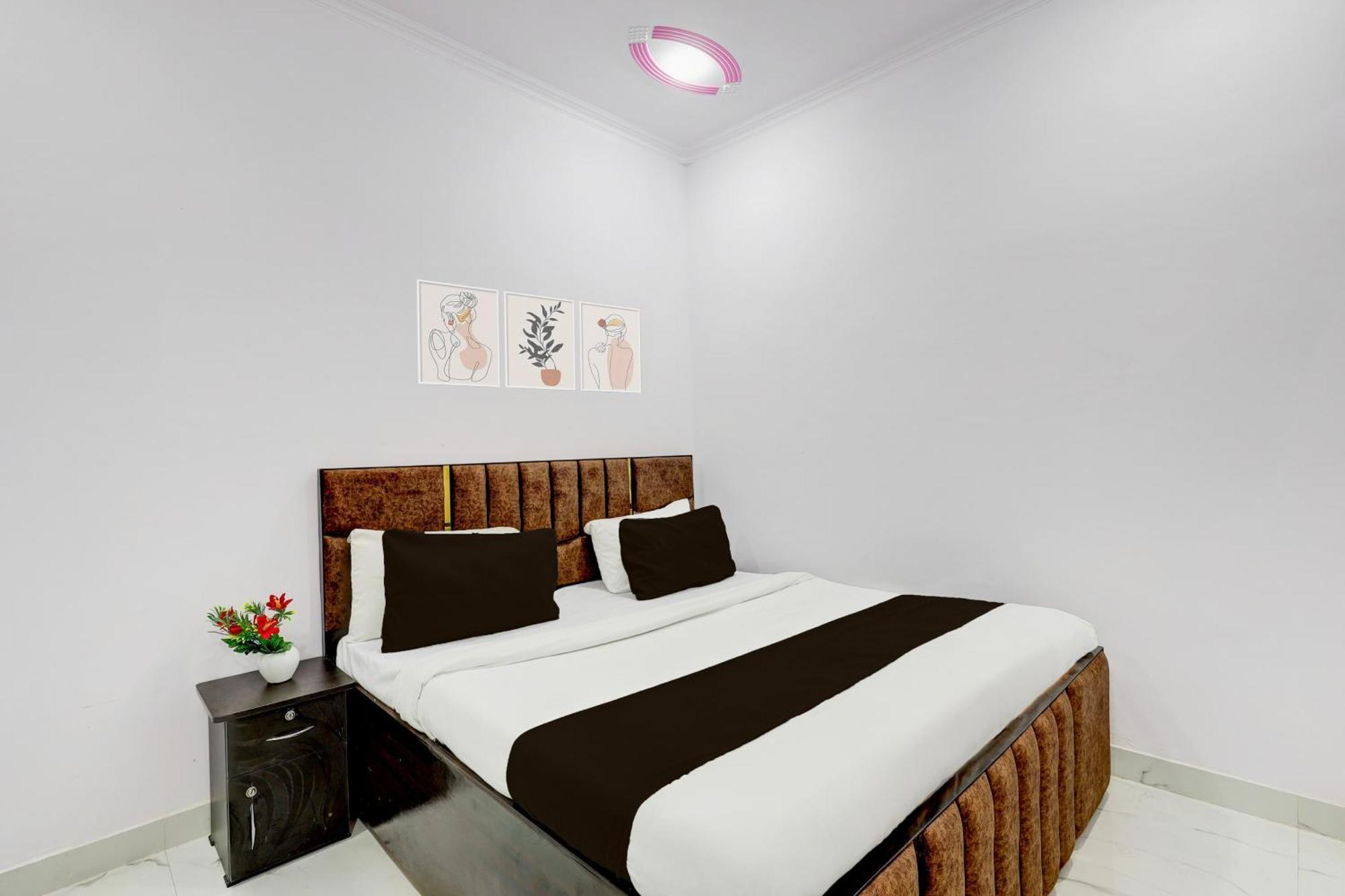Hotel The Arrow Near Paschim Vihar Delhi  Esterno foto