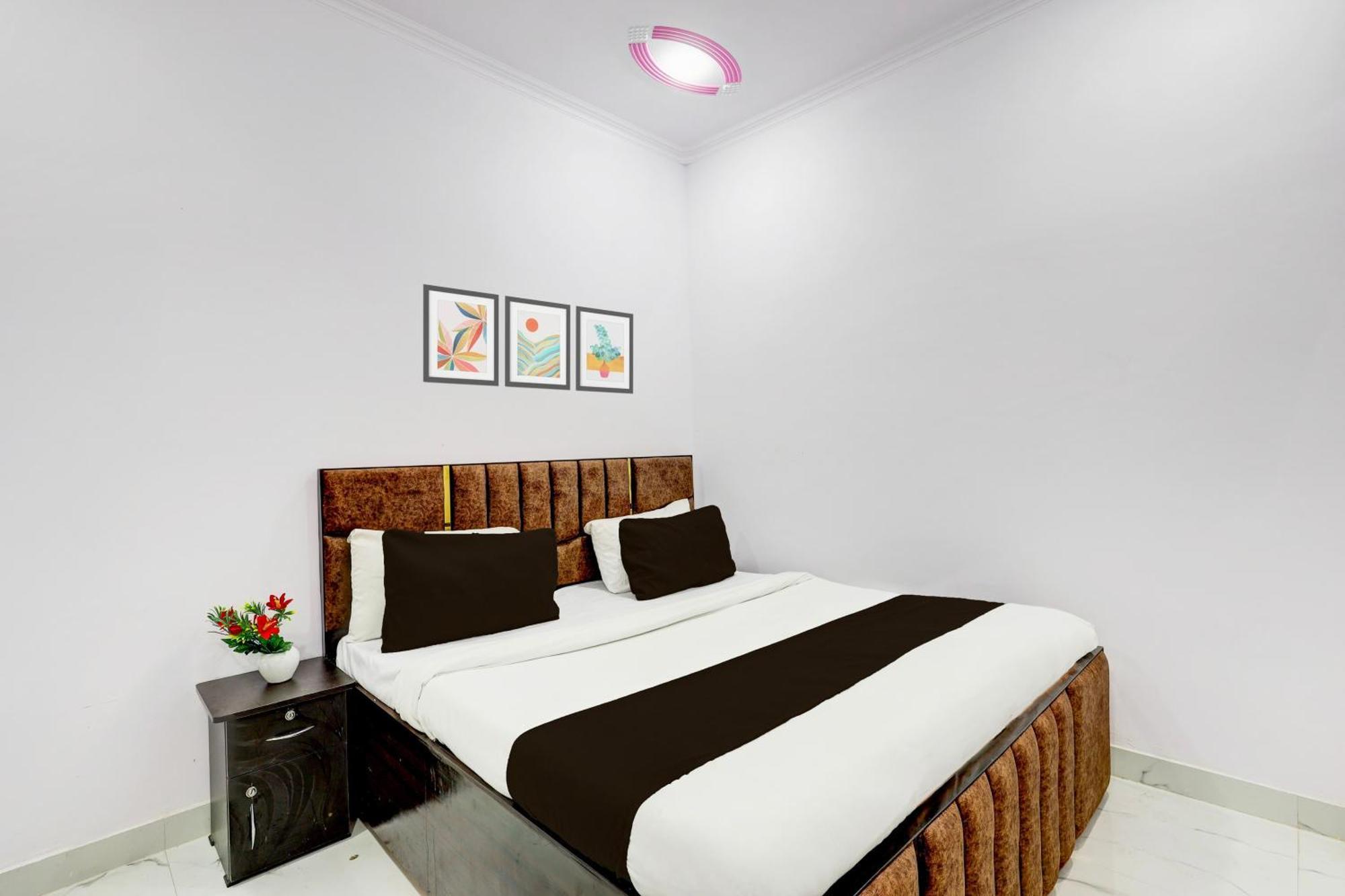 Hotel The Arrow Near Paschim Vihar Delhi  Esterno foto