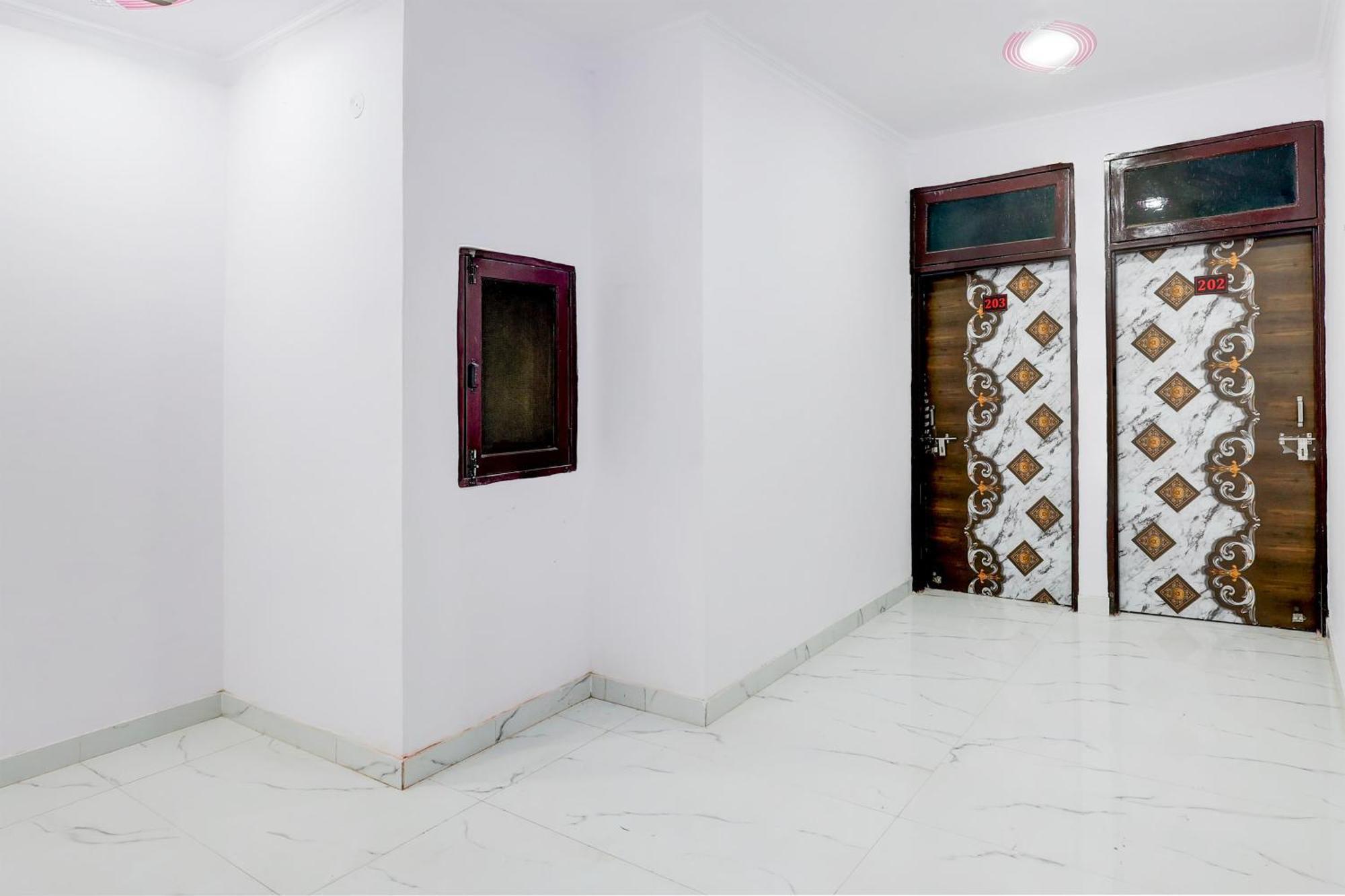 Hotel The Arrow Near Paschim Vihar Delhi  Esterno foto