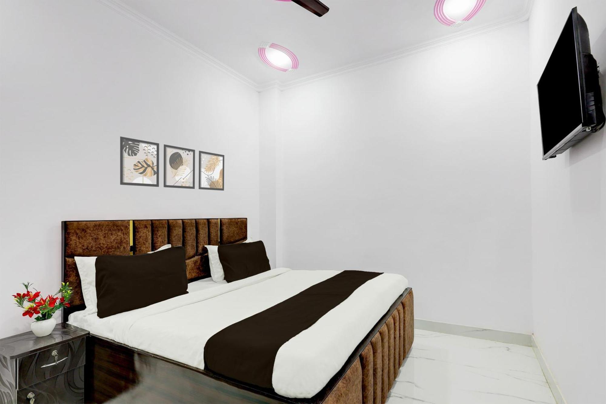 Hotel The Arrow Near Paschim Vihar Delhi  Esterno foto
